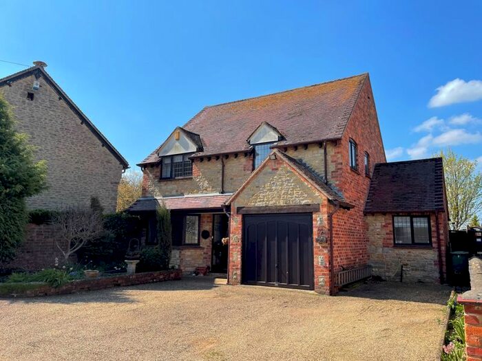 4 Bedroom Detached House For Sale In The Green, Fringford, Bicester, OX27