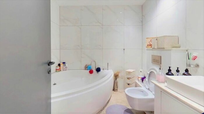 2 Bedroom Flat To Rent In Providence Square, London, SE1