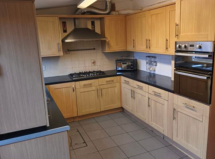 3 Bedroom Semi Detached House To Rent In Wellstead Avenue, London, N9