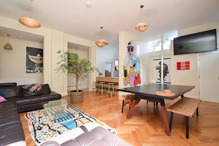 2 Bedroom Flat To Rent In Croft Road, Hastings, TN34