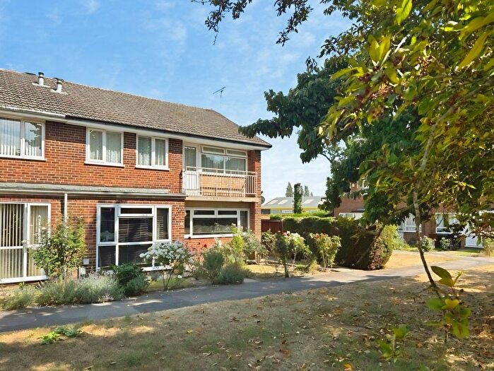 2 Bedroom Flat To Rent In East Lodge Road, Ashford, TN23