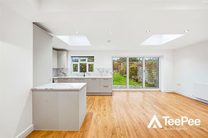 4 Bedroom Terraced House To Rent In Wentworth Gardens, London, N13