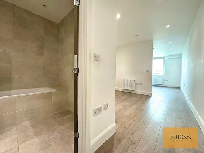 Studio To Rent In Key Point, High Street, Potters Bar, EN6