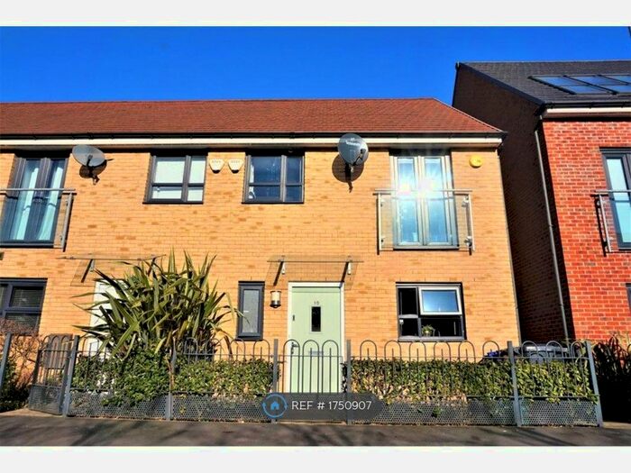 3 Bedroom End Of Terrace House To Rent In Hatton Gardens, Salford, M7