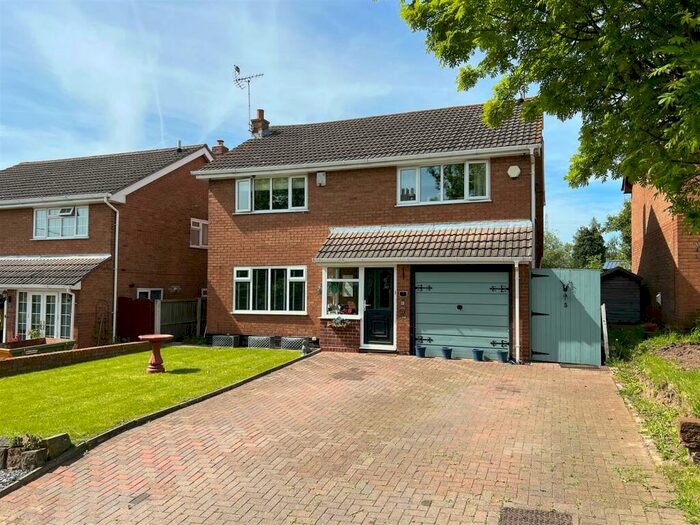 4 Bedroom Detached House For Sale In Yew Tree Close, Thornton-Le-Moors, Chester, CH2