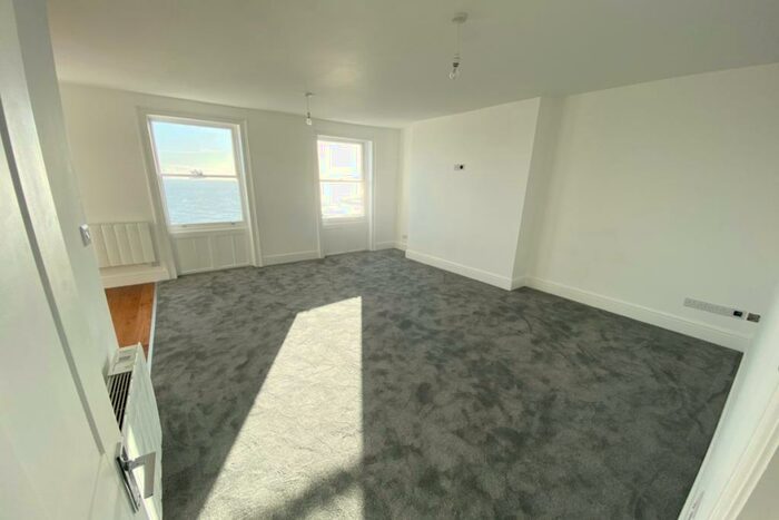 1 Bedroom Flat To Rent In Wellington Crescent, Ramsgate, Kent, CT11