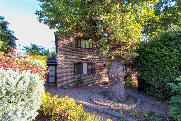 3 Bedroom End Of Terrace House To Rent In Park Road, Uxbridge, UB8