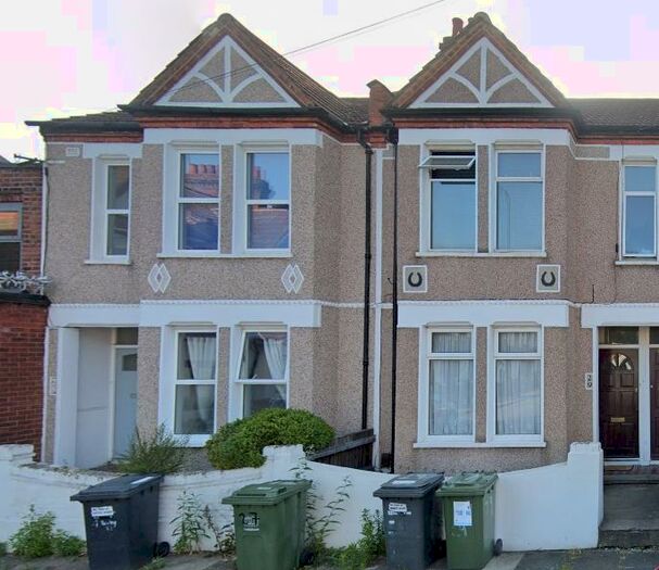 3 Bedroom Maisonette To Rent In Roxley Road Lewisham, SE13