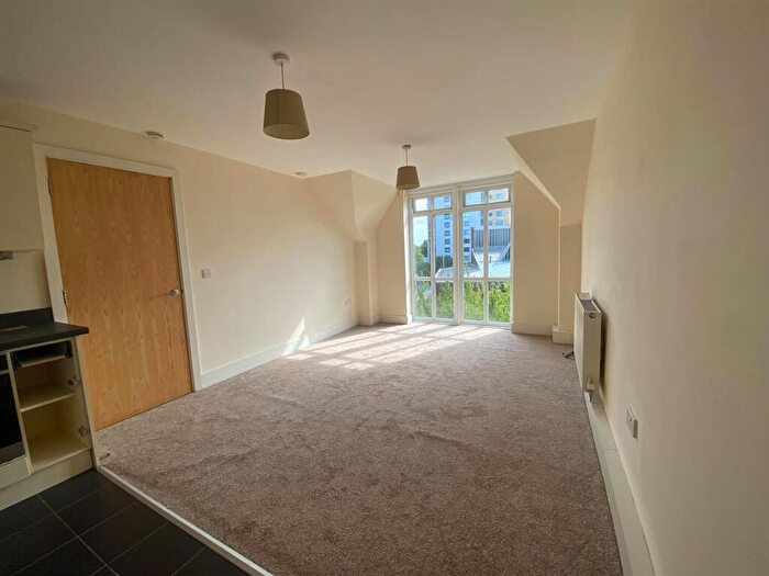 2 Bedroom Flat To Rent In Clarendon Place, Eccles, M30