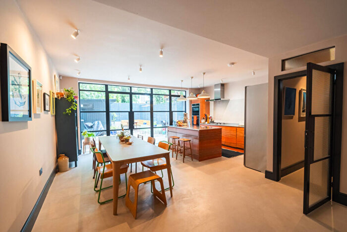 3 Bedroom Maisonette To Rent In Pemberton Gardens, , Archway, London, N19