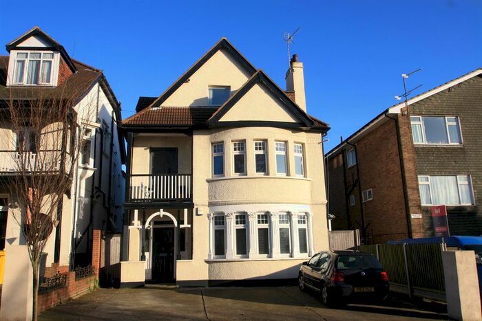 2 Bedroom Flat To Rent In Valkyrie Road, Westcliff-On-Sea, SS0