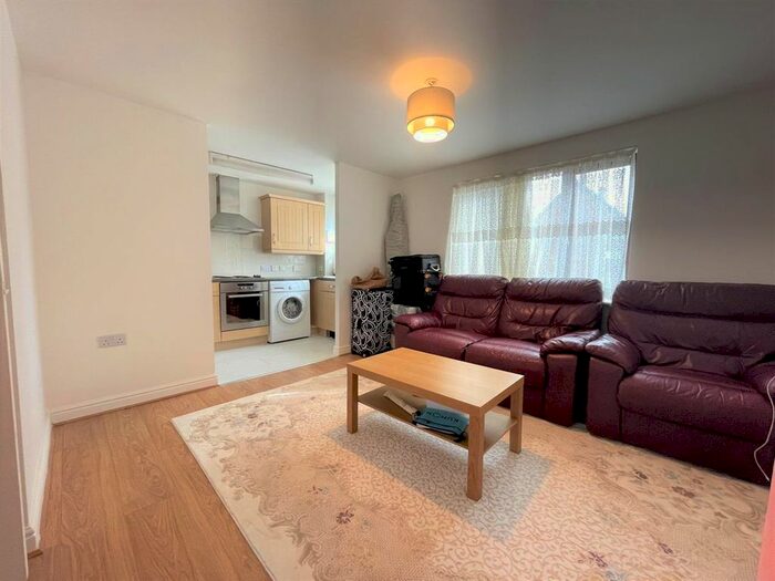 1 Bedroom Flat To Rent In Cracknell Close, Enfield, EN1