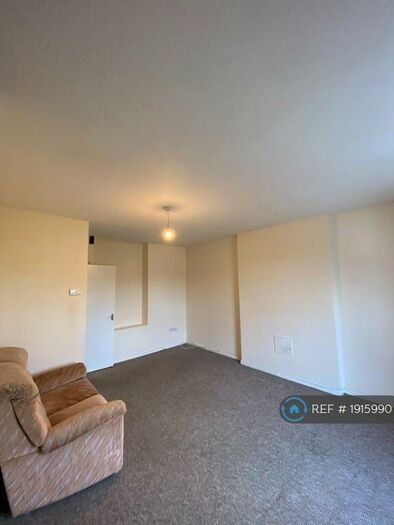 2 Bedroom Flat To Rent In Parade Road, Carmarthen, SA31