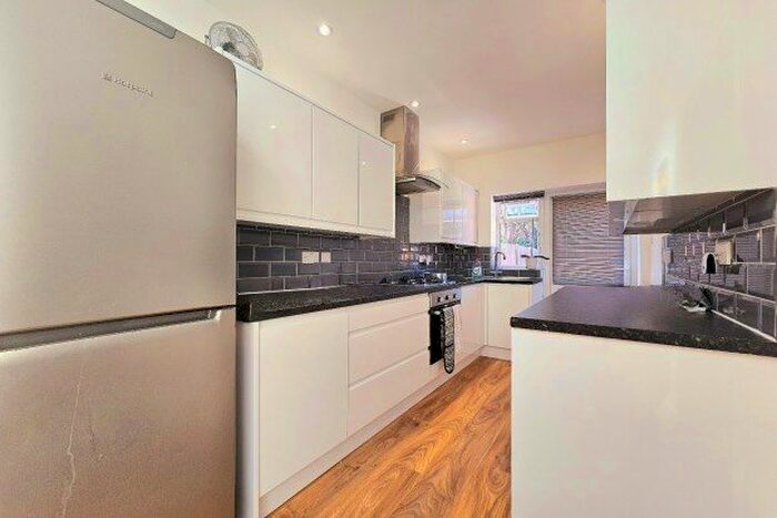2 Bedroom Flat To Rent In Torridon Road, London, SE6