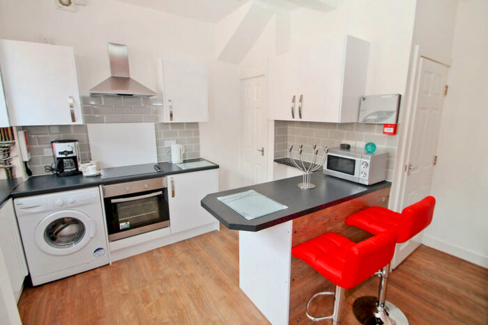 3 Bedroom End Of Terrace House To Rent In Kings Avenue, Hyde Park, Leeds, LS6