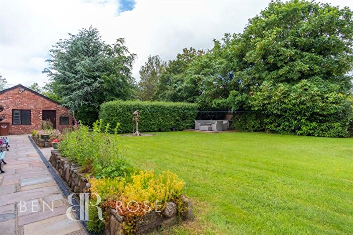 4 Bedroom Detached House For Sale In Ulnes Walton Lane, Leyland, PR26