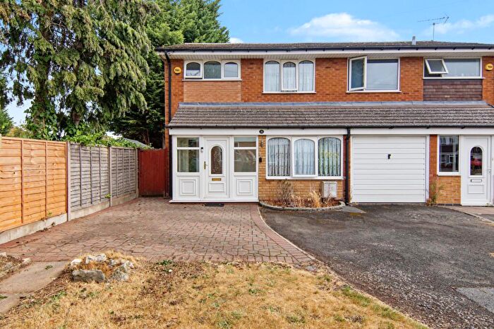 3 Bedroom Semi-Detached House For Sale In Chimes Close, Birmingham, B33