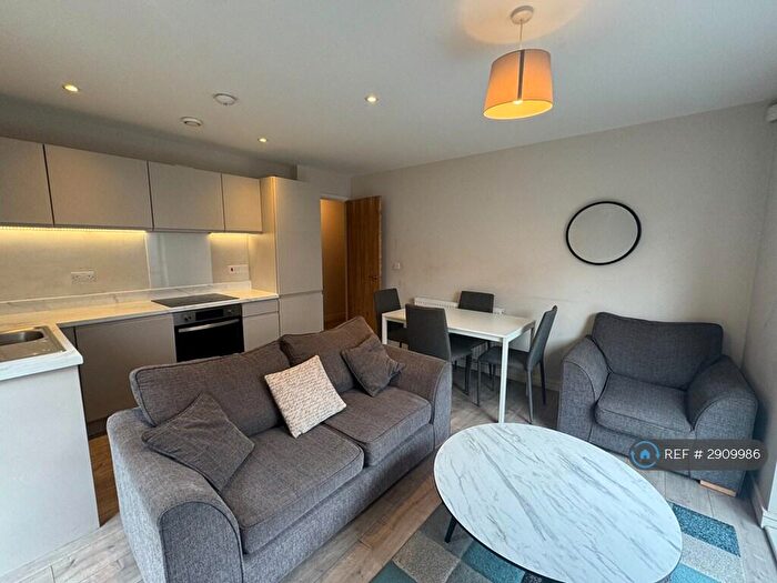 2 Bedroom Flat To Rent In Cross Green Lane, Leeds, LS9