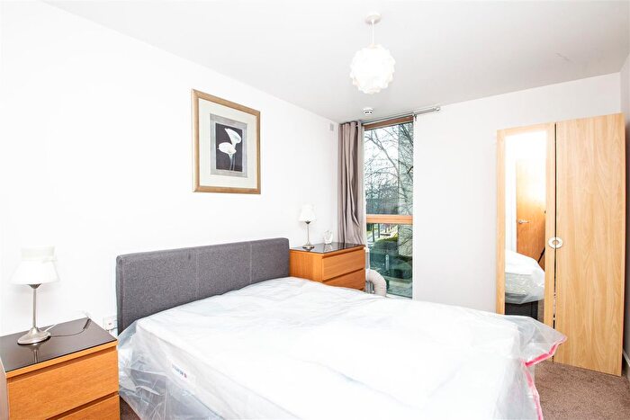3 Bedroom Flat To Rent In Merrivale Mews, Milton Keynes, MK9