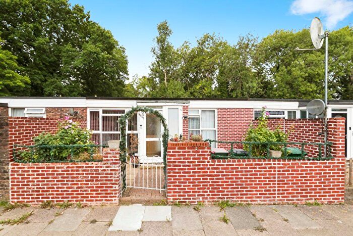 3 Bedroom Bungalow For Sale In Crowberry Close, Crawley, RH11