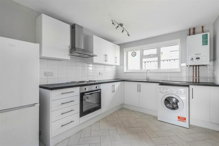 1 Bedroom Flat To Rent In Upper Sutton Lane, Hounslow, TW5