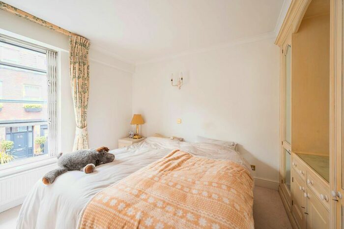 2 Bedroom Flat To Rent In Charles Street, Mayfair, London, W1J