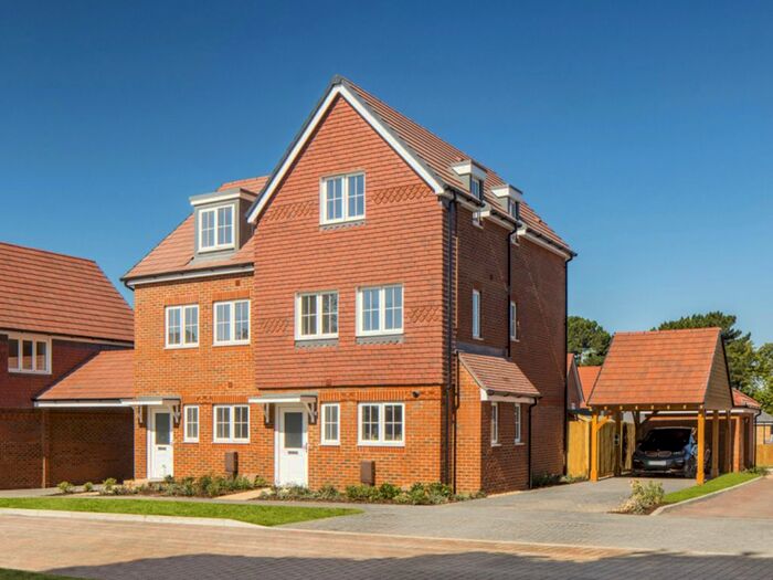 3 Bedroom End Of Terrace House To Rent In Farrier Way, Fontwell, BN18