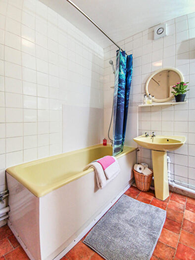 4 Bedroom Semi-Detached House To Rent In Broadlands Road, Southampton, SO17