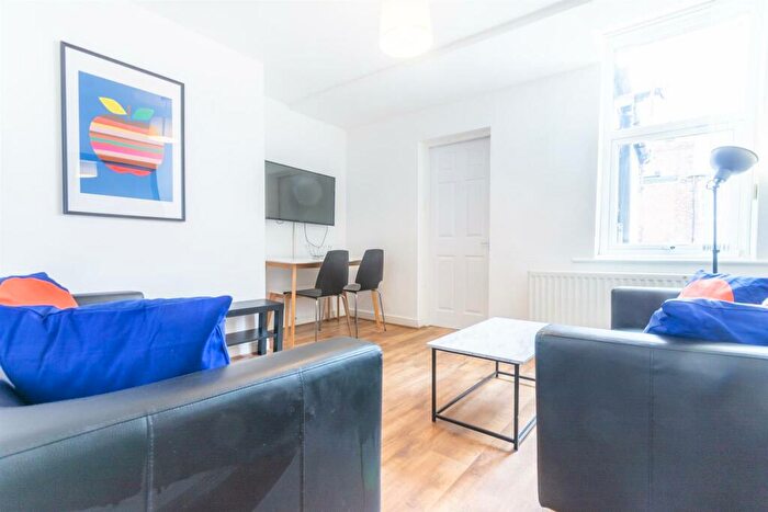 6 Bedroom Maisonette To Rent In Helmsley Road, Sandyford, NE2