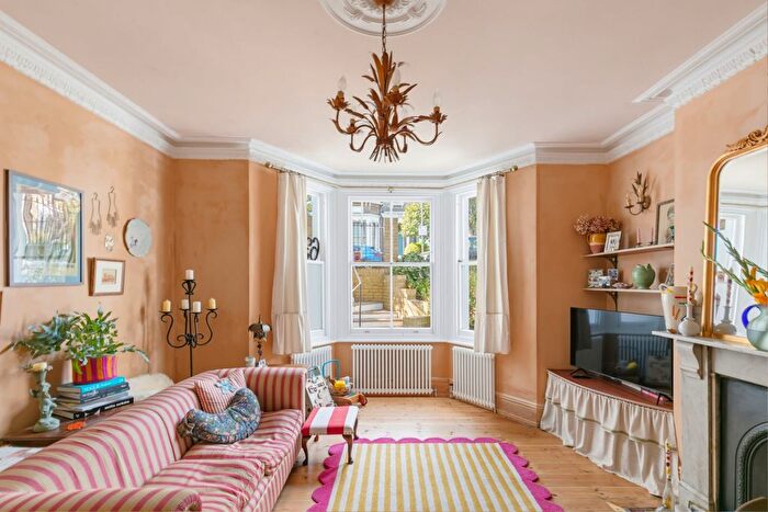 1 Bedroom Flat For Sale In Geraldine Road, London, SW18