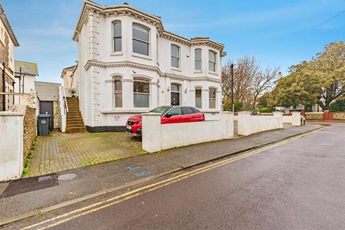 2 Bedroom Flat For Sale In Graham Road, Worthing, BN11