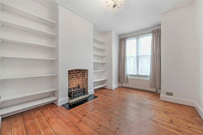2 Bedroom Flat To Rent In Dover Terrace, Kew, Surrey, TW9
