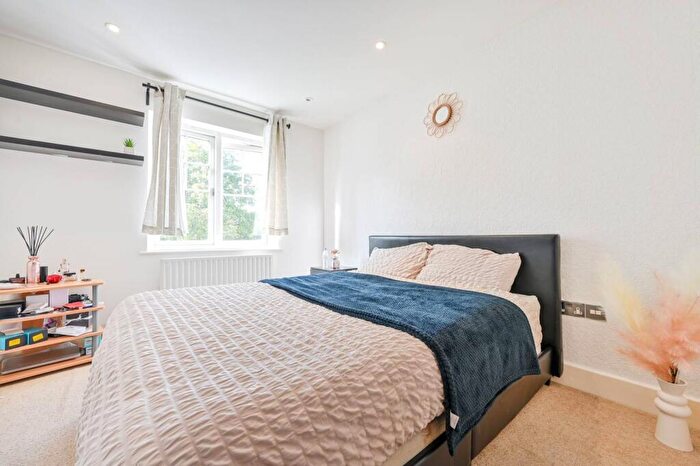 2 Bedroom Flat To Rent In Ewell Road, Surbiton, KT6