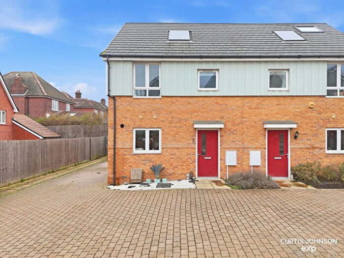 3 Bedroom Semi-Detached House For Sale In Culverin Avenue, Grays, RM16