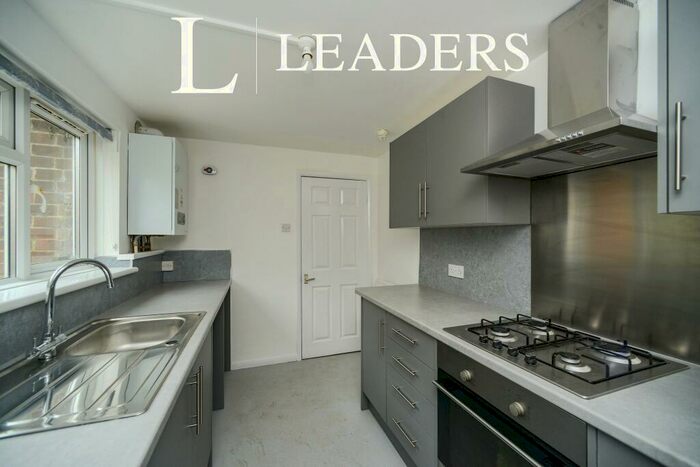 2 Bedroom Flat To Rent In Buckley Close, Hove, BN3