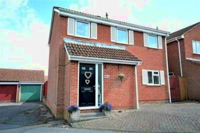 3 Bedroom Detached House To Rent In Roman Park, RG23