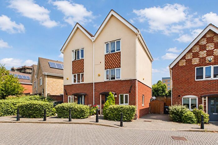3 Bedroom Semi-detached House For Sale In Orchid Drive, Hemel Hempstead, HP2