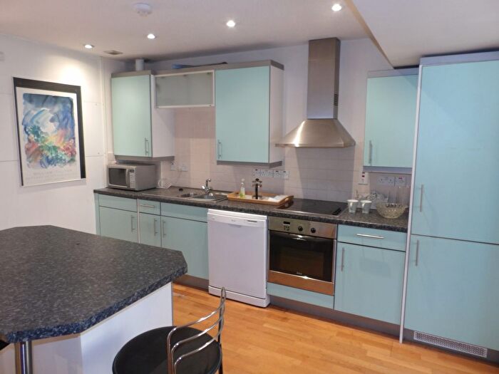 2 Bedroom Flat To Rent In Queen Quay, Bristol, BS1