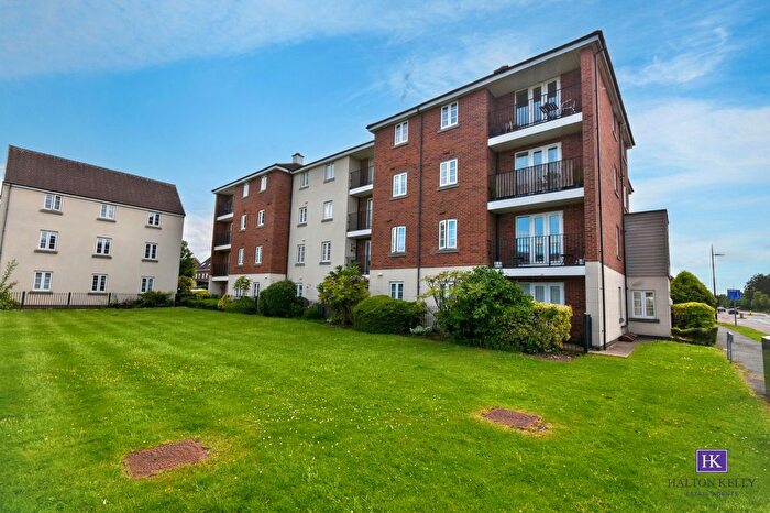2 Bedroom Flat For Sale In Pinehurst Walk, Boston Boulevard, WA5