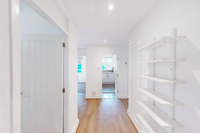 3 Bedroom Flat To Rent In St Johns Wood Road, St Johns Wood, NW8