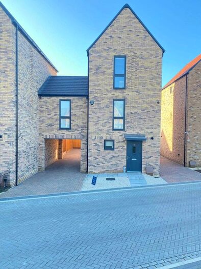 4 Bedroom Link Detached House To Rent In Elder Crescent, St Neots, PE19