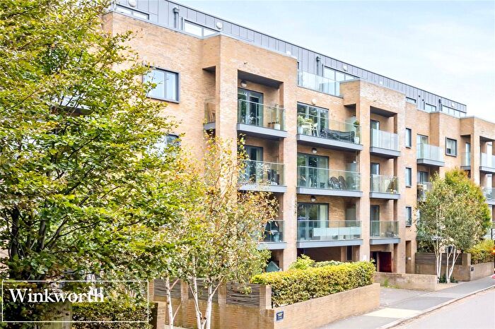 2 Bedroom Flat For Sale In Goldstone Crescent, Hove, East Sussex, BN3
