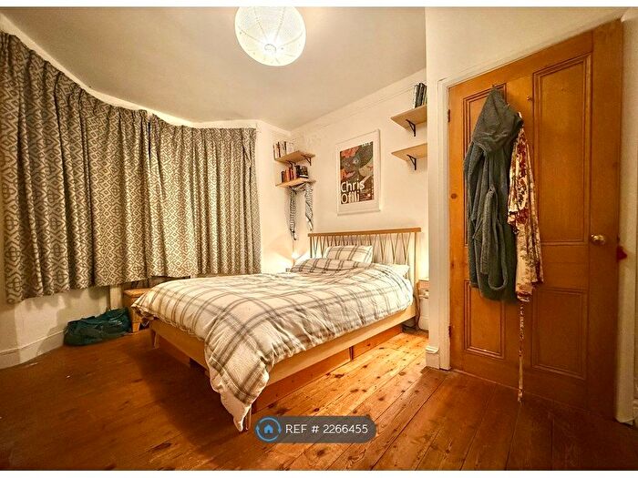 2 Bedroom Flat To Rent In Falkland Road, London, N8