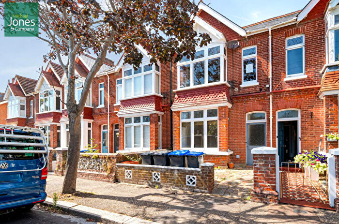 2 Bedroom Flat To Rent In Ash Grove, Worthing, West Sussex, BN11