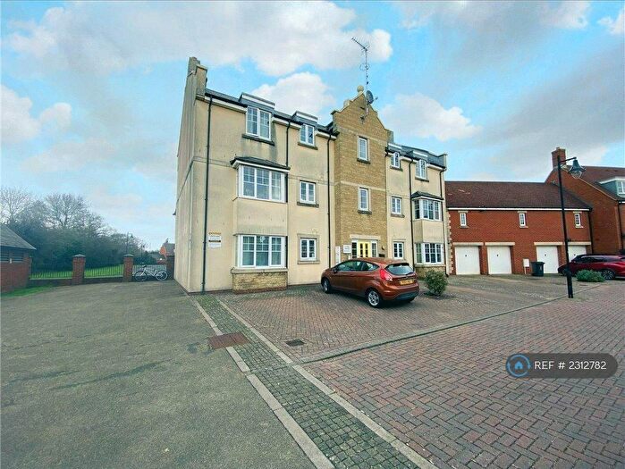 2 Bedroom Flat To Rent In Cedar Manor, Swindon, SN25