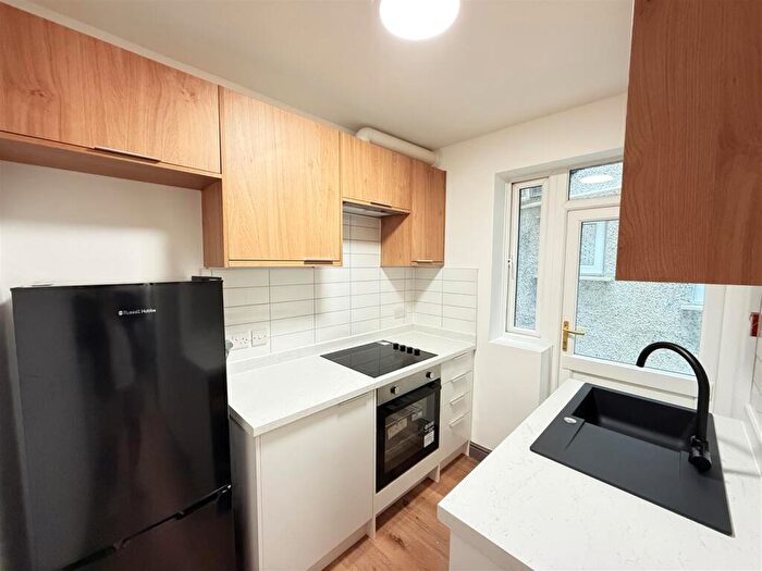 2 Bedroom Apartment To Rent In Holyhead Road, Bangor, LL57