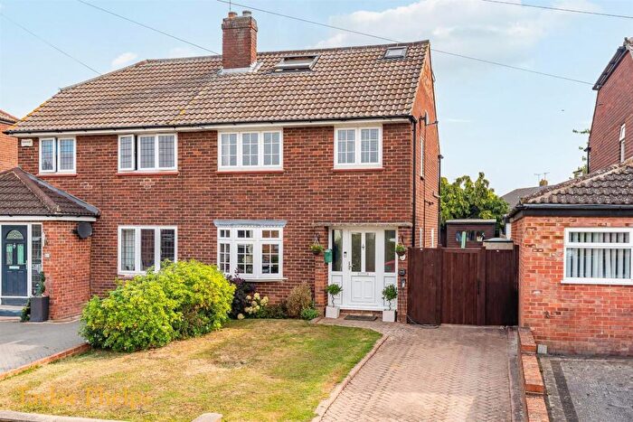 4 Bedroom Semi-Detached House For Sale In Barley Ponds Road, Ware, SG12