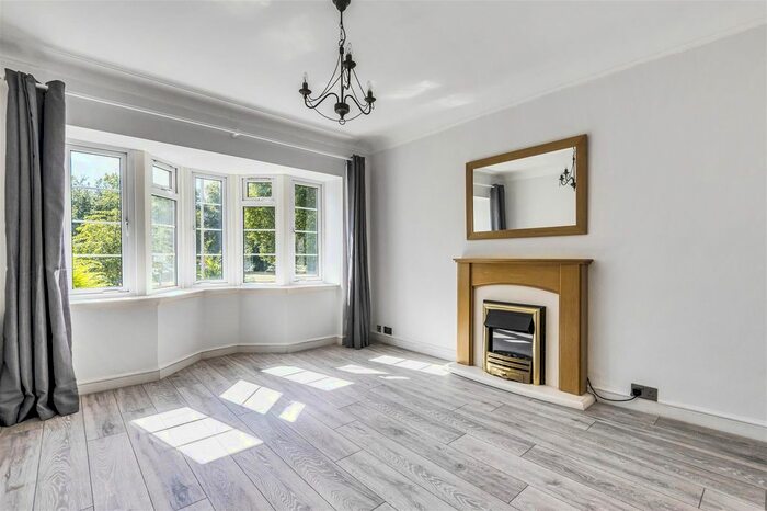 2 Bedroom Flat To Rent In Lower Ham Road, Kingston Upon Thames, KT2