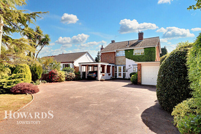 3 Bedroom Detached House For Sale In Hall Lane, Lowestoft, NR32