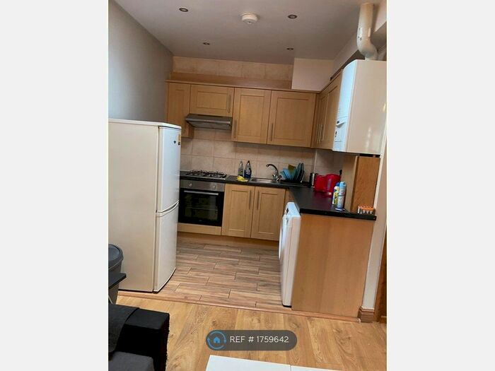 1 Bedroom Flat To Rent In Turners Hill, Cheshunt, Waltham Cross, EN8